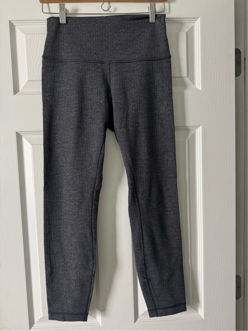 Lululemon Align Textured Herringbone High Rise Leggings. Size 8. Like-New